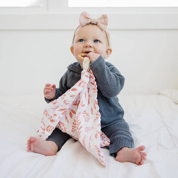Pink Leaves Classic Muslin Teether Blanket Bebe au Lait