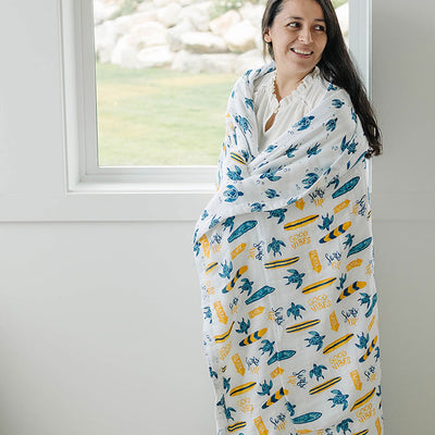 Surf + Sea Turtles Oh So Soft Muslin Super Snuggle Blanket - Super Snuggle Blanket - Bebe au Lait